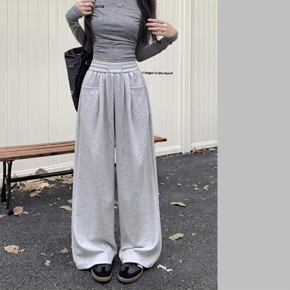 White July 🌸 ໂສ້ງຜູ້ຍິງ ແບບສະເວດແພນ  ແຟຊັ່ນ ຂາຕົງ ໃສ່ເຂົ້າໂຕແລ້ວງາມ ເໝາະສໍາລັບໃຊ້ໃນຊີວິດປະຈໍາວັນ ອອກແບບເອວຍາງຍືດ ໃສ່ສະດວກ ແລະ ເຄື່ອນໄຫວງ່າຍ.