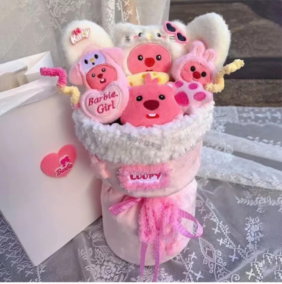 STAR FRUIT ຊໍ່ດອກໄມ້ຜະລິດຈາກຜ້າກຳມະຫຍີ່ ນ່າຮັກ ພ້ອມຕຸກຕາສັດ ແລະ ດອກໄມ້ປອມ