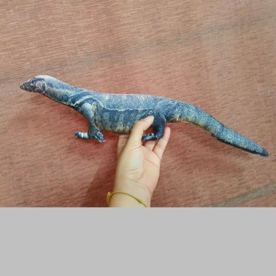 ໝອນຮູບຕົວເງິນຕົວທອງ ຂະໜາດ 50 ຊມ. ໝອນຂອງຂວັນສຸດແປກ ແນວໃໝ່ ແຕ່ບໍ່ເປັນຕາຢ້ານຢ່າງທີ່ຄິດ ໝອນຂ້າງໄຍສັງເຄາະ ໝອນຂ້າງ