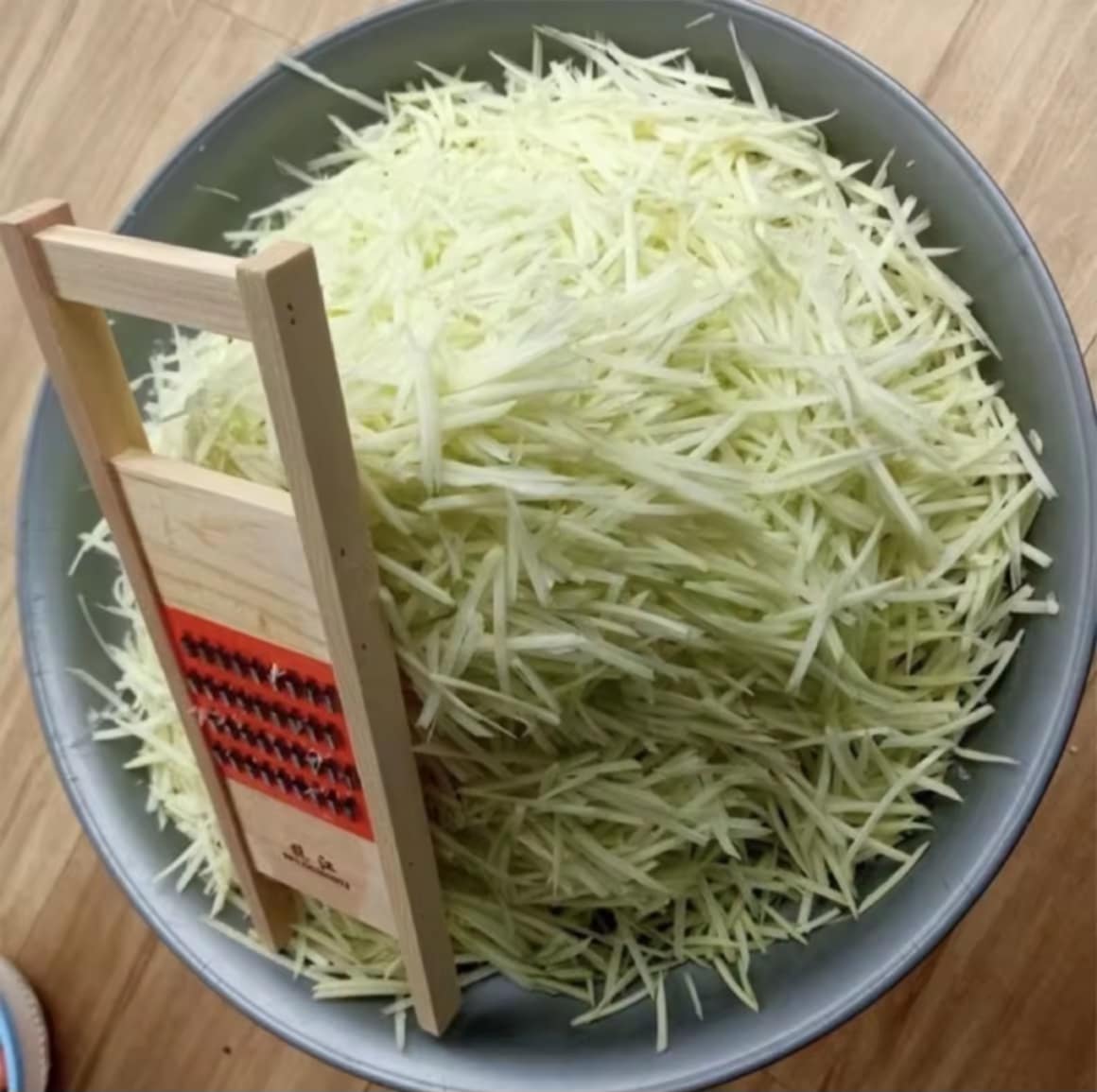 ທີ່ຂູດໝາກຫຸ່ງ 4 ມມ ເສັ້ນໃຫຍ່ ເສັ້ນງາມ ຂູດໄວ ຂູດງ່າຍຫຼາຍ MoMo Bakery