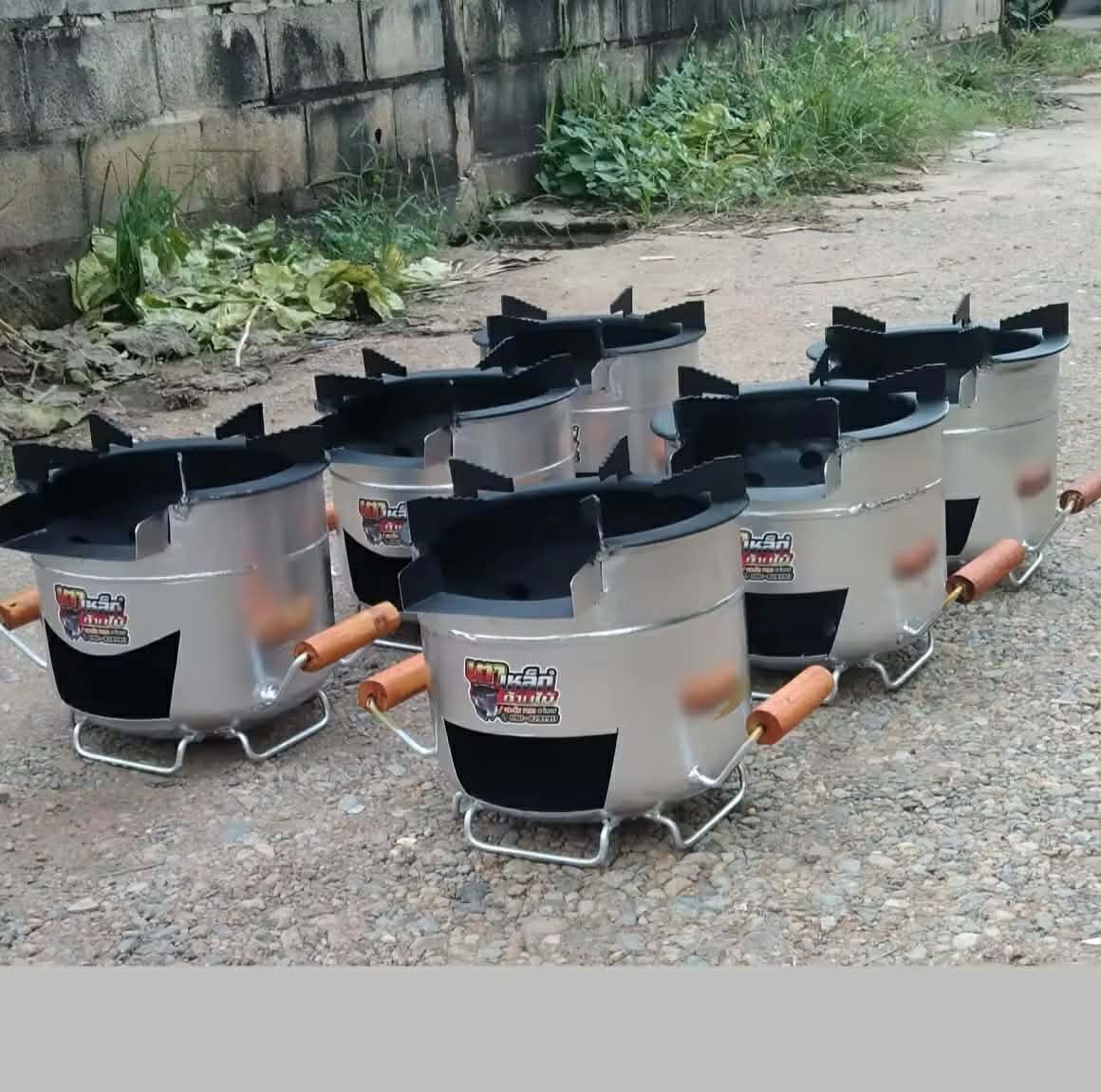 ເຕົາເຫຼັກ ດ້າມໄມ້ ທົນທານ ໃຊ້ງານງ່າຍ ໃຊ້ໄດ້ທຸກລະດູການ ພ້ອມດ້ວຍດ້າມໄມ້ກັນຄວາມຮ້ອນ ຊ່ວຍບໍ່ໃຫ້ມືຖືເຕົາຮ້ອນໆ ຂະໜາດປາກເຕົາມາດຕະຖານ 10 ນິ້ວ ໃຊ້ໃນຄົວເຮືອນ